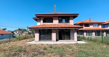 Дом 4 комнаты в Polski Izvor, Болгария
