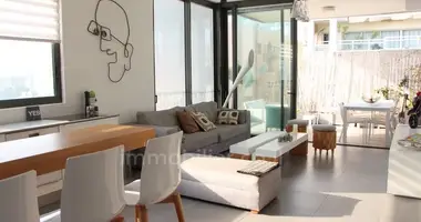 Mieszkanie 4 pokoi w Tel-Awiw, Izrael