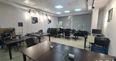 Commercial property 140 m² in Tirana Municipality, Albania
