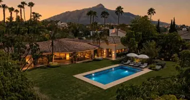5 bedroom house in San Pedro Alcantara, Spain