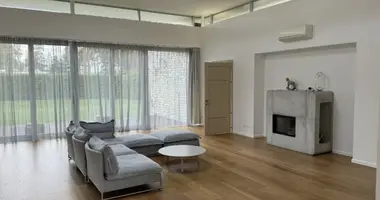 Dom 300 pokojów w Pinki, Łotwa