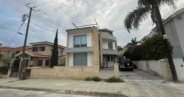 Villa 4 chambres dans Demos Agiou Athanasiou, Chypre