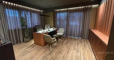 Büro 107 m² in Tirana, Albanien