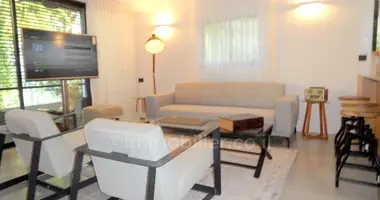 4 room apartment in Tel-Aviv, Israel