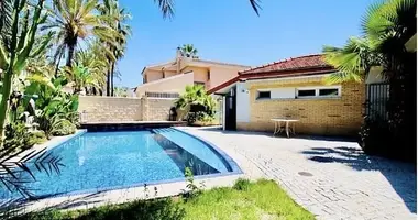 Villa 4 bedrooms in Orihuela, Spain