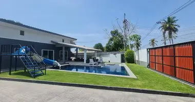 Casa 12 habitaciones en Pong, Tailandia