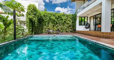 Haus 4 Schlafzimmer in Canggu, Indonesien