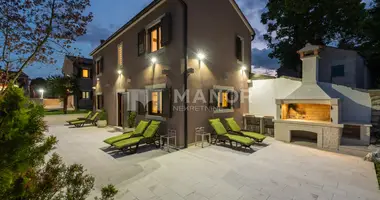 Haus 6 Schlafzimmer in Piben, Kroatien