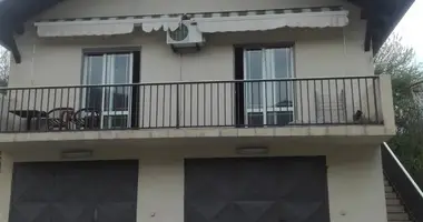 A cozy house with one apartment, 60 m², is available from November dans Radanovici, Monténégro