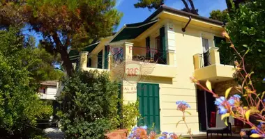 Villa 3 bedrooms in Bordighera, Italy