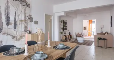 5 bedroom apartment in Bordeaux, France
