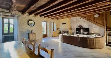 4 bedroom house in 130, France