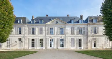 House 10 bedrooms in Montfort lAmaury, France