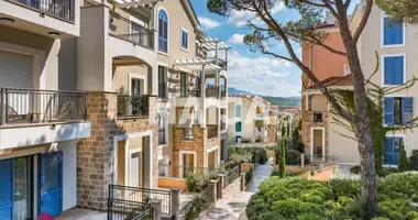 Wohnung in Lustica, Montenegro