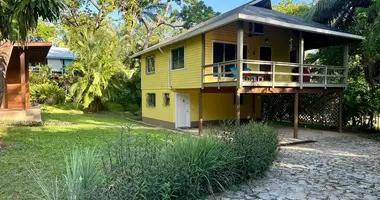 Haus 2 Schlafzimmer in West End, Honduras