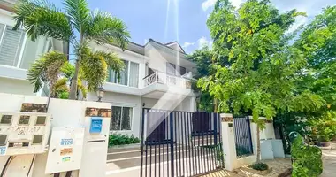 Casa 4 habitaciones en Krous, Camboya