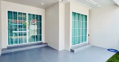 Reihenhaus in Nong Pla Lai, Thailand