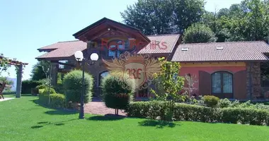 Villa 4 bedrooms in Stresa, Italy