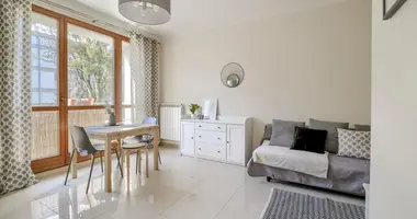 Mieszkanie 2 pokoi w Warszawa, Polska