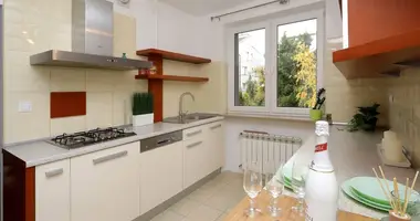 Квартира 3 комнаты в Варшава, Польша