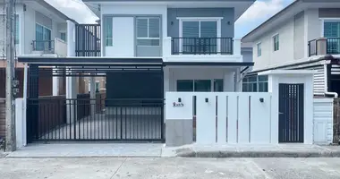 3 bedroom townthouse in Ban Bang Ku, Thailand