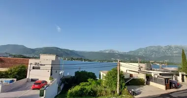Szeregowiec w Tivat, Czarnogóra