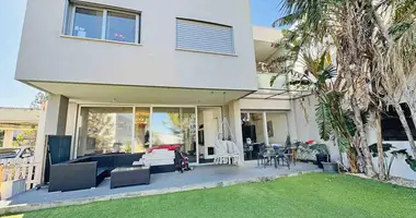 Apartamento 4 habitaciones en Nicosia, Chipre