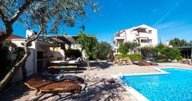Maison 9 chambres dans Opcina Dezanovac, Croatie
