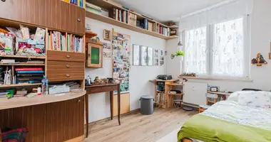 Mieszkanie 4 pokoi w Warszawa, Polska