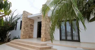Villa 6 bedrooms in Deryneia, Cyprus