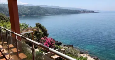 Квартира 2 спальни в Добра Вода, Черногория