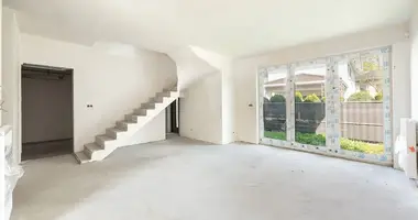 Дом в Мазовецкое воеводство, Польша