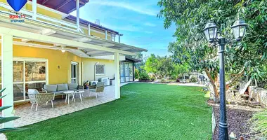 Cottage 7 rooms in Hadera, Israel