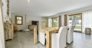 Villa 6 bedrooms in Finestrat, Spain