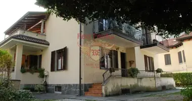 Mieszkanie 3 pokoi w Stresa, Włochy