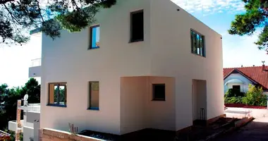 Villa 4 bedrooms in Susanj, Montenegro