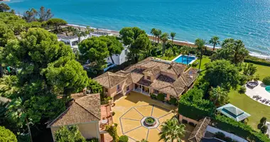 Villa 9 bedrooms in Estepona, Spain