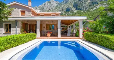 Villa 4 bedrooms in Dobrota, Montenegro