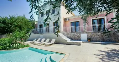 Villa 4 bedrooms in Kariotiko, Greece