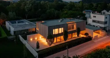 Villa in Upravna Enota Ljubljana, Slowenien