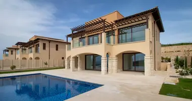 4 bedroom apartment in Kouklia, Cyprus