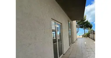 Qera , Ambient Biznesi, Plazhi Iliria, Durrës  in Durrës, Albanien