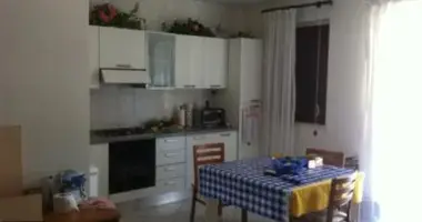 Apartamento 4 habitaciones en Montottone, Italia