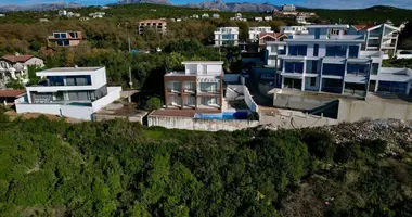 Apartamento 4 habitaciones en Montenegro