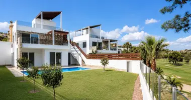 Villa 4 bedrooms in Urbanizacion Dona Pepa, Spain