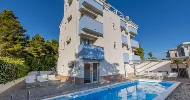 Hotel 468 m² in Split-Dalmatia County, Croatia