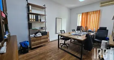Büro 85 m² in Tirana, Albanien