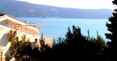 Квартира 2 спальни в Херцег-Нови, Черногория