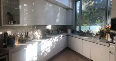 Mieszkanie 4 pokoi w Limassol, Cypr