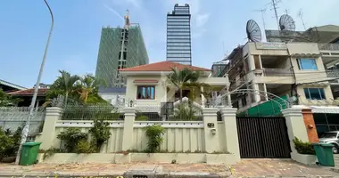 Villa 10 bedrooms in Sangkat Boeng Reang, Cambodia